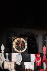 Alice on the Run  050 * 5616 x 3744 * (7.83MB)